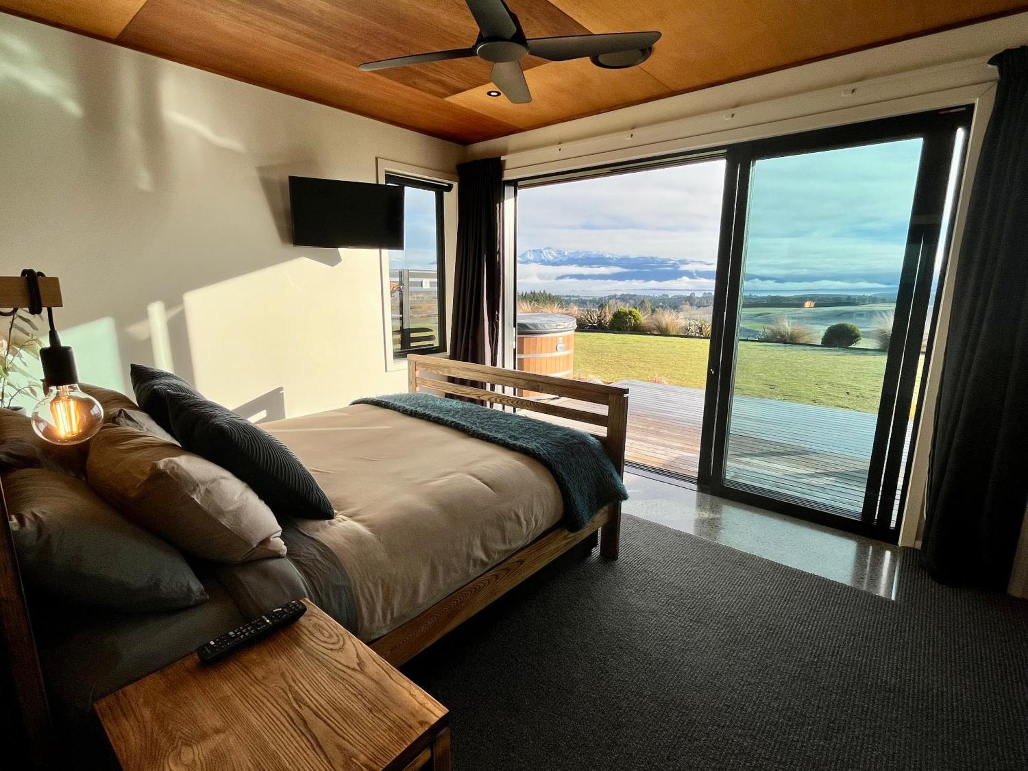 Fiordland Eco-Retreat -- Panoramic Views -- Hot Tub Villa Te Anau Exterior foto